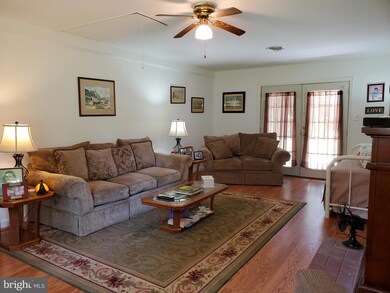 386 Monroe Dr, Colonial Beach, VA 22443 - photo 3