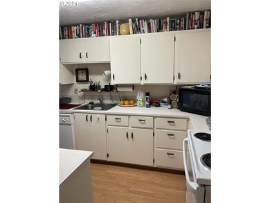 599 Coburg Rd unit 1A, Eugene, OR 97401 - photo 6