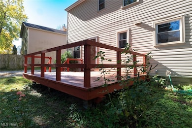 611 Treeside Dr, Akron, OH 44313 - photo 2