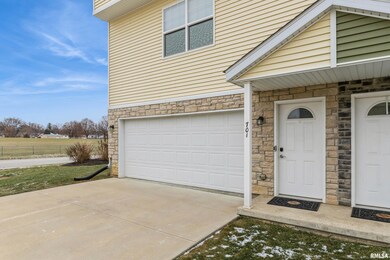 701 Cox Ct, Le Claire, IA 52753 - photo 4