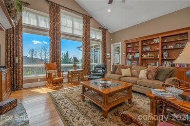 Those windows and light!!! AND Mountain Views!!!