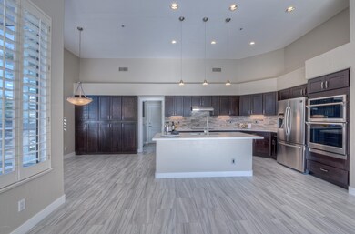 Eat-In Center-Island Kitchen
