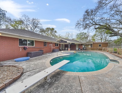 502 N Clear Creek Dr, Friendswood, TX 77546 - photo 7