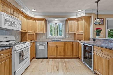 385 Sutton St, North Andover, MA 01845 - photo 2