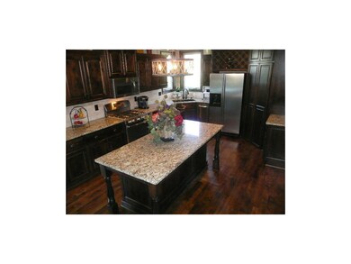 Center island, corner sink with a peripheral view 