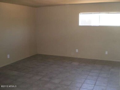 023-295417 family room pic 3