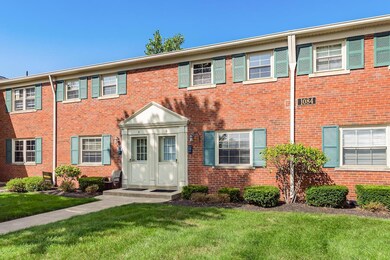 1084 W Sells_068