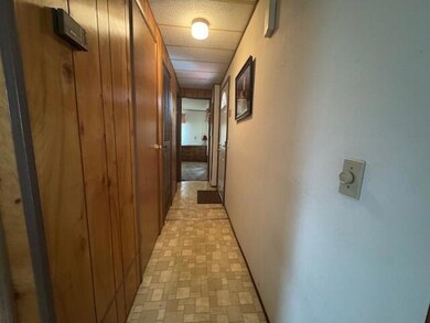 4- Hallway