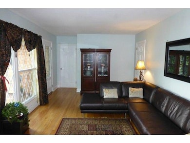 Living Room wHardwoods