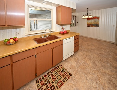 unlisted-address, Elk Grove Village, IL 60007 - photo 6