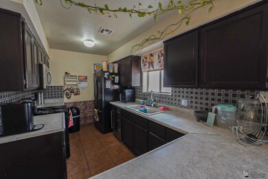 569 W Ramona St, Somerton, AZ 85350 - photo 5