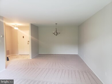 Treebrooke unit 202, Oakton, VA 22124 - photo 5