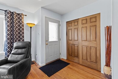 125 Louise Dr, Morrisville, PA 19067 - photo 6