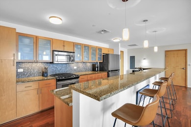 301 N Neil St unit 708, Champaign, IL 61820 - photo 3