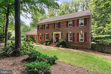 8228 Honeysuckle Rd, Manassas, VA 20112 - photo 3