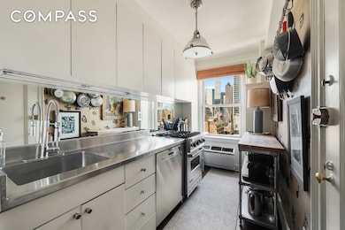 Prewar Sutton Place unit 13B, New York, NY 10022 - photo 4