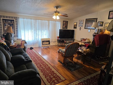 153 Sherwood Ave, Saint Thomas, PA 17252 - photo 4