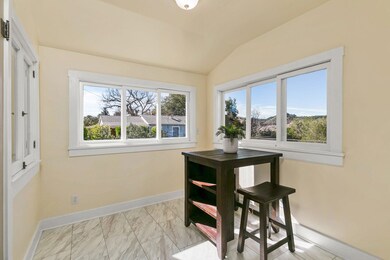 5-web-or-mls-UpmarketMedia_404WOakView-1
