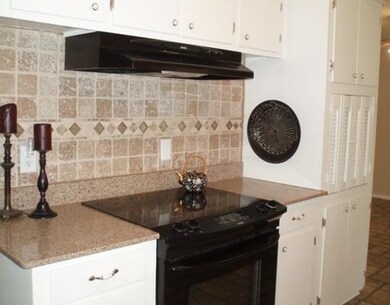 Kitchen. GRANITE COUNTER, SMOOTH TOP RANGE, VENT, 