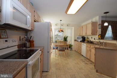 9507 Meadows Farms Dr, Owings Mills, MD 21117 - photo 5