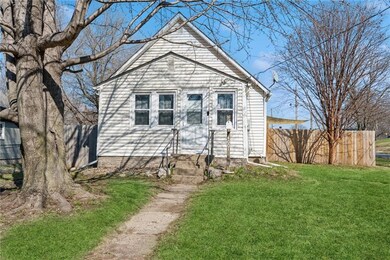 4001 7th St, Des Moines, IA 50313 - photo 2