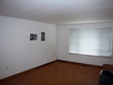 1074 Glengrove Ave, Central Point, OR 97502 - photo 2