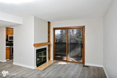 18-Living Area_1086
