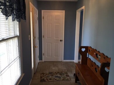 1050 Briarwood Dr, Lawrenceburg, KY 40342 - photo 2