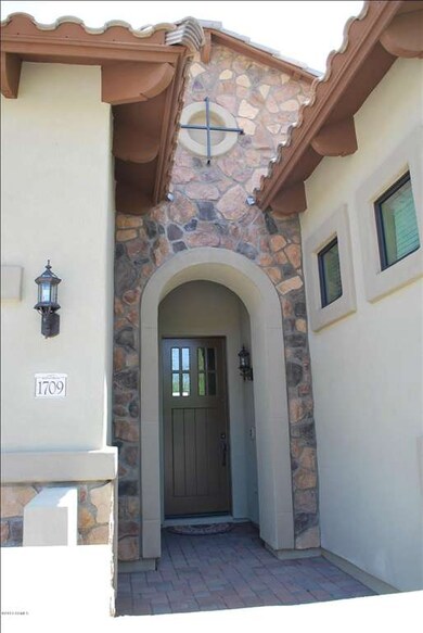 002_courtyard entry