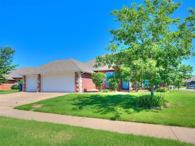 9809 SW 33rd St, Yukon, OK 73099 - photo 2