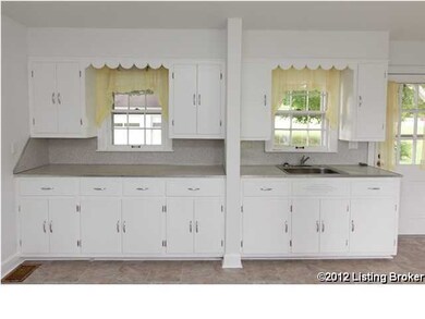 8302 Hudson Ln, Louisville, KY 40291 - photo 6