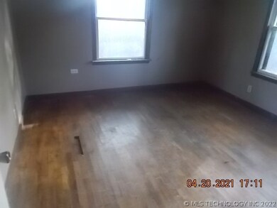 910 N Chickasaw Ave, Claremore, OK 74017 - photo 3