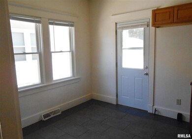 1637 W 16th St, Davenport, IA 52804 - photo 6