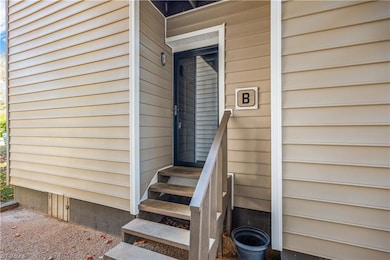 Covered entryway into the condo with just a few steps to the door.