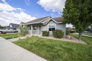 410 NW 24th St, Redmond, OR 97756 - photo 3