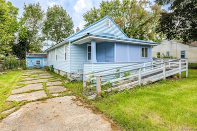 805 Alvord Ave, Flint, MI 48507 - photo 2