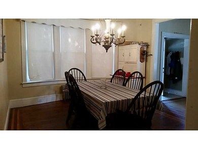 Dining Room. Gorgeous Hardwood Floors with Inlay