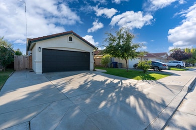 4239 W Cambridge Ave, Fresno, CA 93722 - photo 2