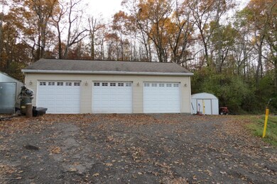 505 Overlook Dr, Falls, PA 18615 - photo 2