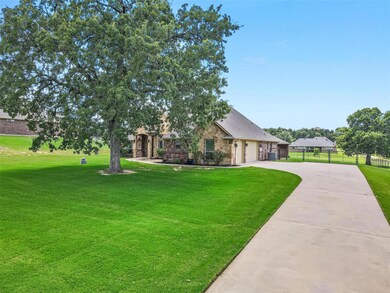 156 Ellis Spring Dr, Weatherford, TX 76085 - photo 2