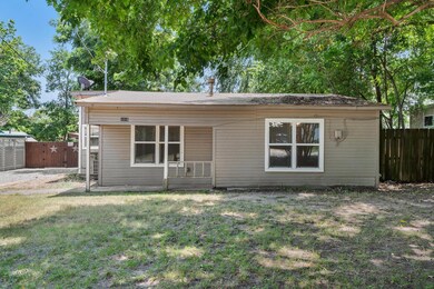 1018 Dubois St, Denison, TX 75020 - photo 3