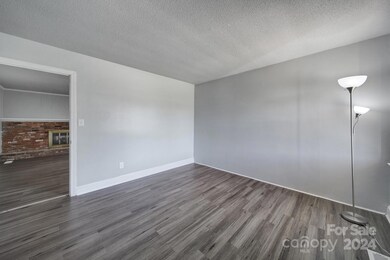 914 Valley St, Statesville, NC 28677 - photo 5