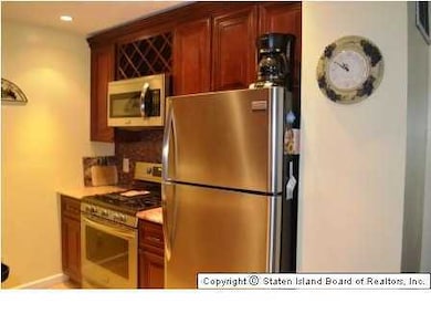 37 Country Dr E unit 80, Staten Island, NY 10314 - photo 7