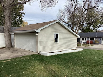 212 Lee Place, Albert Lea, MN 56007 - photo 4