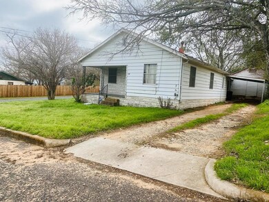 309 W Walch Ave, Fredericksburg, TX 78624 - photo 2