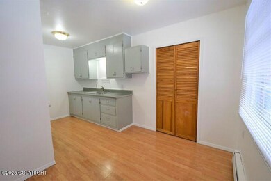 308 Stewart Pic 7 kitchen&dining