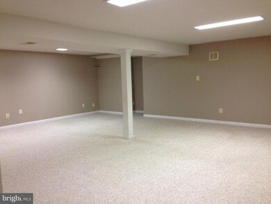 8851 Woodlawn Way, Springfield, VA 22153 - photo 6