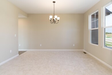 ABE6-0001-00 Quentin F-5-diining