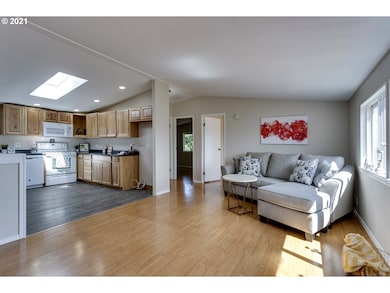 1583 SW Center St, Sheridan, OR 97378 - photo 5