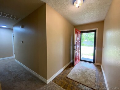 2904 E Memphis St, Broken Arrow, OK 74014 - photo 2